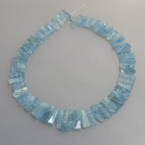 Aquamarinkette, Fantasieschliff ca.17-22mm