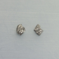 Diamant Bruchst&uuml;ck rohstein ca.6x8mm Paar